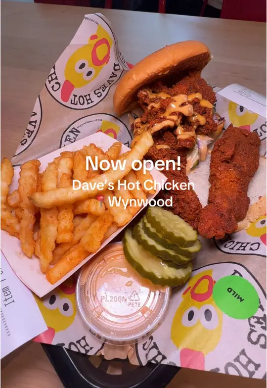 Dave's Hot Chicken in Miami showing review, dave's hot chicken, video by iviethefoodie on TikTok