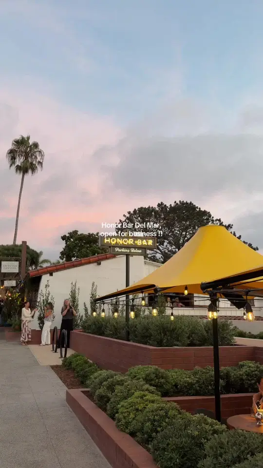 Del Mar Fort Lauderdale in Fort Lauderdale showing review, visit, atmosphere, martinis, sushi, fries, video by kendylfleury on TikTok