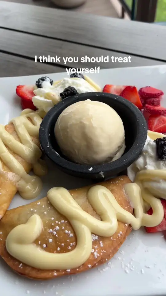 Del Sur in Statesboro showing dessert, churros, fruit filled empanadas, oreo fried ice cream, video by delsur_pooler on TikTok