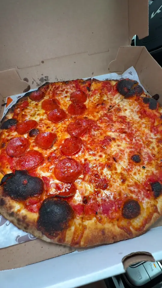Delray Pizza in Delray Beach showing pizza, cheese pizza, pepperoni pizza, video by socialsami on TikTok