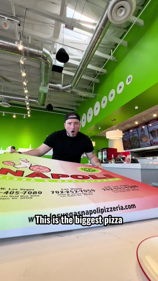 Di Napoli in Miami showing pizza, giant pizza, video by itsdaniel.leo on TikTok