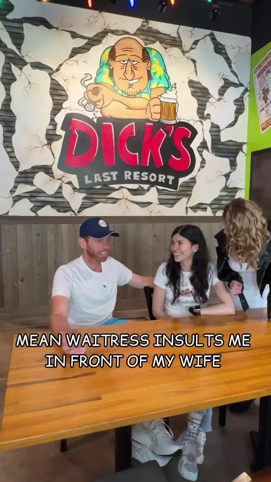 Dick’S Last Resort - Orlando in Orlando showing review, chaotic atmosphere, mean staff, video by respectthechain on TikTok