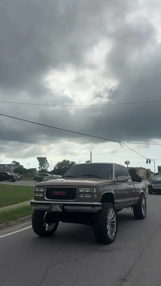 Dingus Magee's Restaurant in Statesboro showing seafood, video by blayden_smith on TikTok