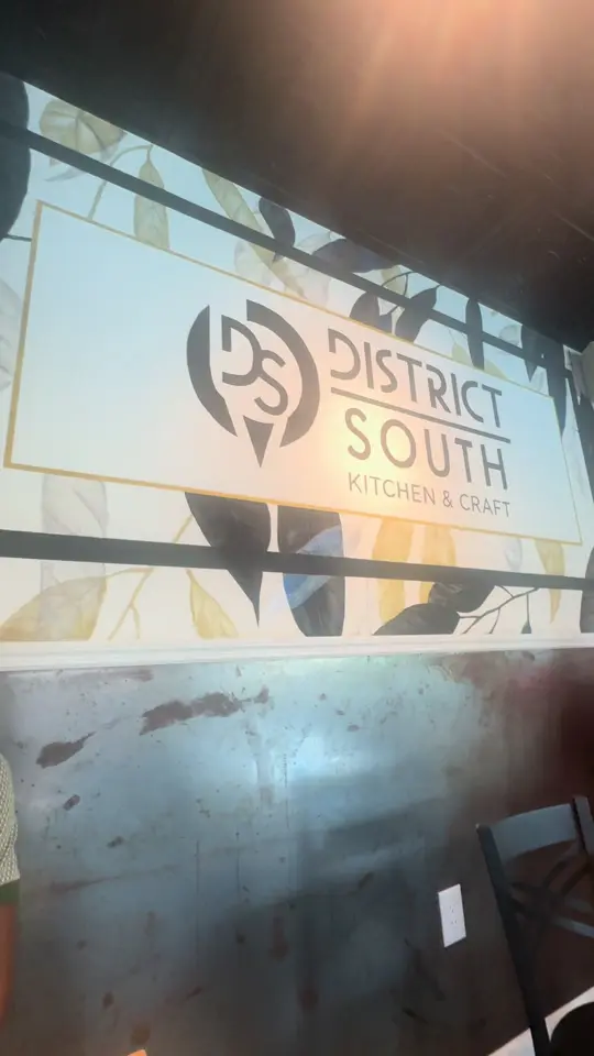  in Florida showing lunch, restaurant visit, video by vacamate on TikTok