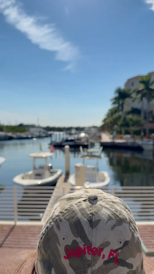  in Florida showing waterfront vibe, cold drinks, fresh bites, video by Dive Bar Restaurant on Facebook