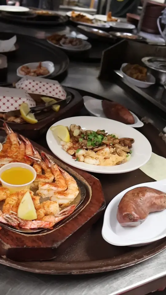 Dixie Crossroads in Titusville showing seafood, fresh seafood, desserts, video by Dixie Crossroads Seafood Restaurant on Facebook