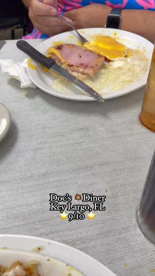  in Florida showing review, breakfast skillet, biscuits and gravy, country ham, video by Hannah E Woriax on Facebook