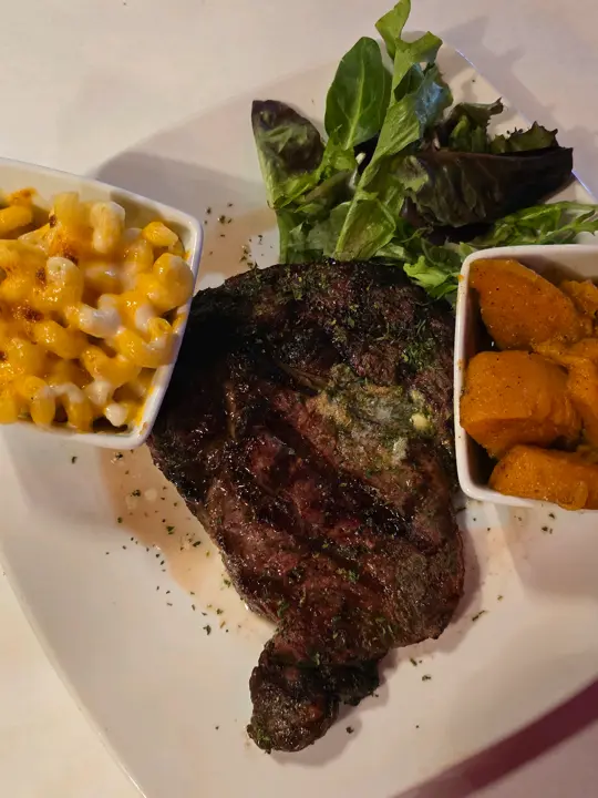 Dominique's in Stonecrest showing restaurant review, visit, video by atlantasfatfoodie on TikTok