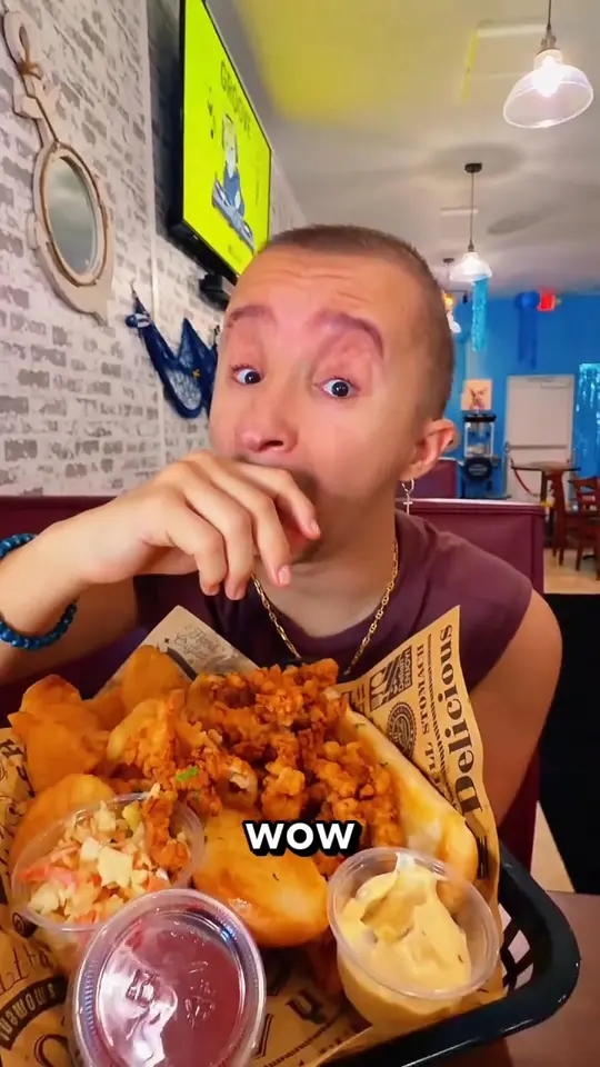 Doug's Seafood in Bonita Springs showing food review, seafood, mukbang, video by Qiuqiu on Facebook
