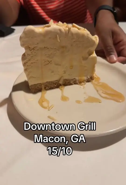 Dovetail in Macon showing excellent customer service, nice vibe, intimate atmosphere, amazing food, video by mellymel1love on TikTok