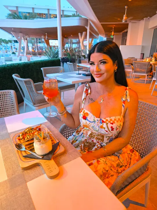  in Florida showing dinner, sunset views, food, drinks, video by laurielivinlife on TikTok