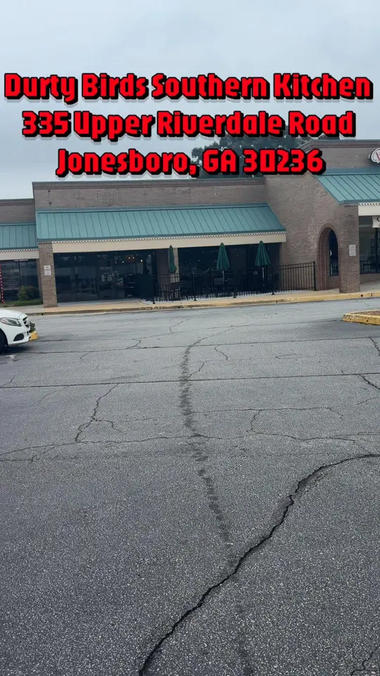 Durtybirds Southern Kitchen in Jonesboro showing review, atmosphere, friendly staff, bread pudding, video by sabnswayeatz on TikTok