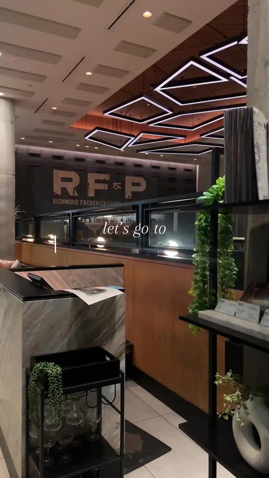 Earls Kitchen + Bar in Orlando showing review, visit, video by rxsaalie on TikTok