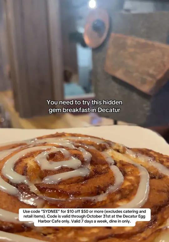 Egg Harbor Cafe in Decatur showing restaurant, menu items, pumpkin spice latte, apple macchiato, cozy scrambler, barrington benedict, blueberry pancakes, fried green tomato, video by sydwalker5 on TikTok