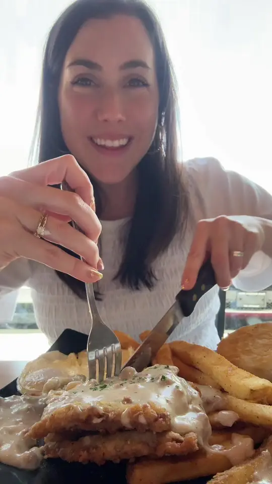 EggTown - New Tampa in Tampa showing brunch, country fried steak, video by jennaheats on TikTok