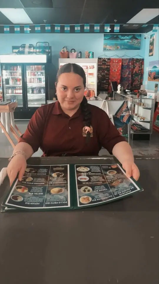 El Antojo Chapin in Canton showing shucos, video by El Antojo Chapin on Facebook