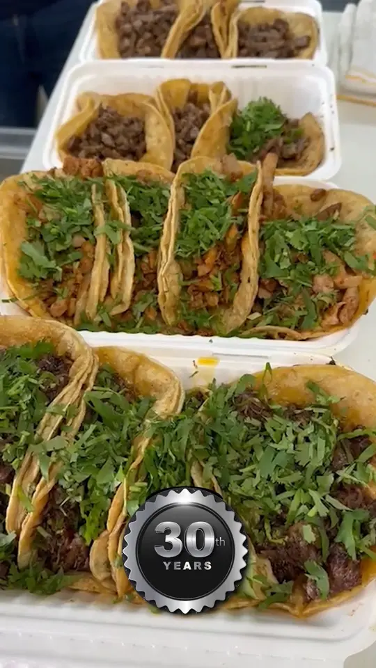 El Carreton Taqueria in Gainesville showing food truck, mexican food, tacos, video by El Carreton Taqueria Food Truck on Facebook