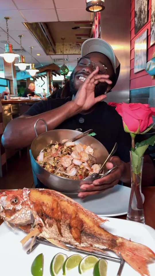 El Floridita Seafood Restaurant - Bird Road in Miami showing review, visit, cod fritters, shrimp and chorizo in garlic sauce, steak sandwich, salmon salad, fried rice, video by nicensteezy on TikTok