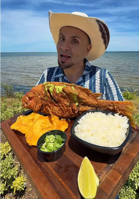 El Leoncito in Titusville showing restaurant visit, fried fish, mexican and cuban food, family atmosphere, video by luisitomastertoledo on TikTok