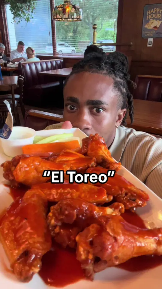 El Toreo in Ocala showing food, buffalo wings, drinks, margaritas, food, fajitas, video by micaahwoodley on TikTok