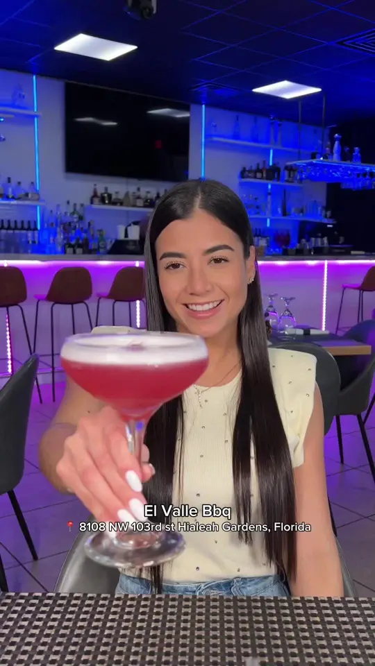 El Valle in Hialeah showing restaurant visit, review, cuban food, garlic shrimp, stuffed tostones, house croquettes, pork rinds, grilled fish, churrasco with shrimp, video by gabrielaromeros on TikTok
