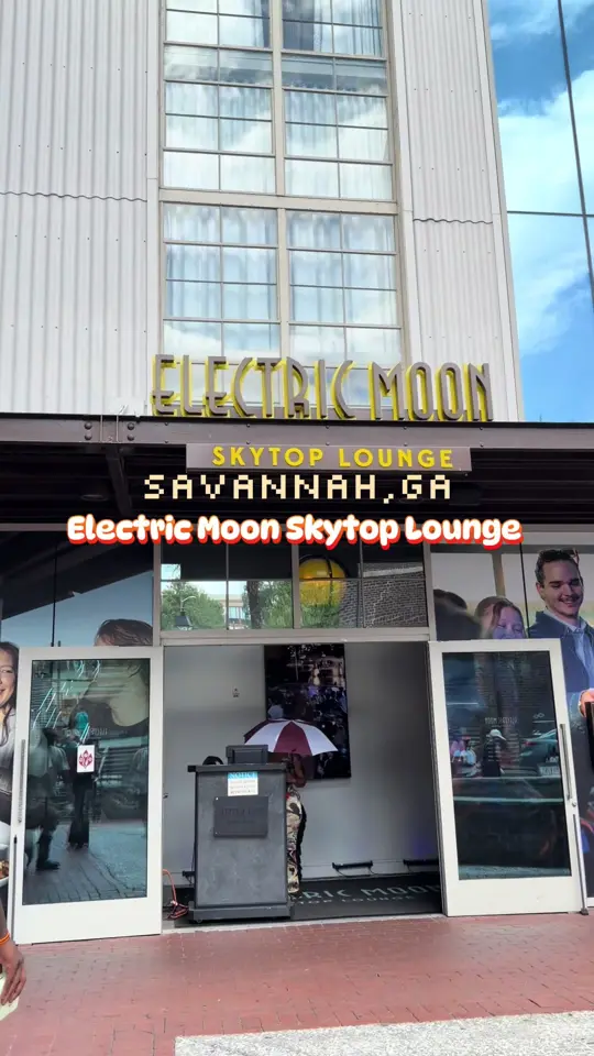 Electric Moon Skytop Lounge in Savannah showing review, rooftop views, handcrafted cocktails, delicious food, atmosphere, video by jonnymarvo on TikTok
