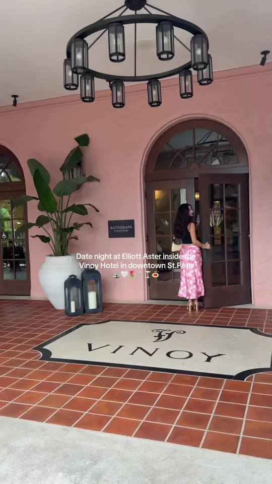 Elliott Aster in St. Petersburg showing visit, atmosphere, video by stpeteprincess on TikTok