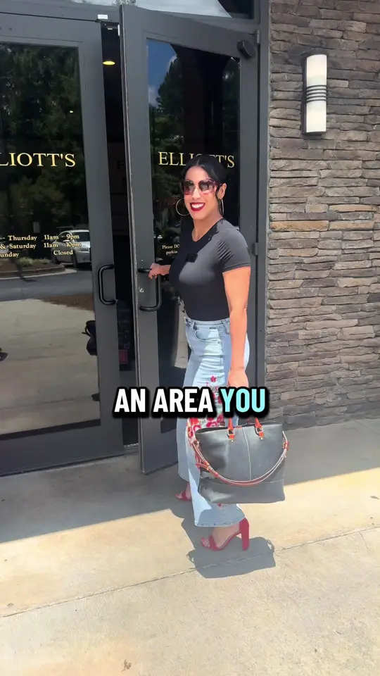 Elliott's in Peachtree City showing visit, food, video by adrihagermanhomes on TikTok