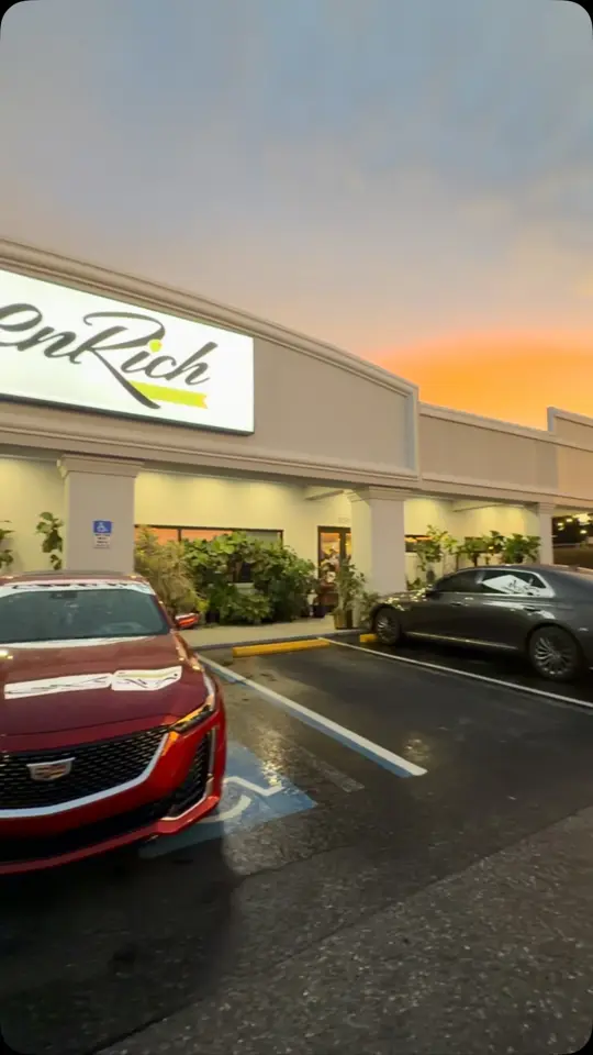  in Florida showing review, visit, food, calamari salad, tuna poke, video by Samantha Cantrell on Facebook
