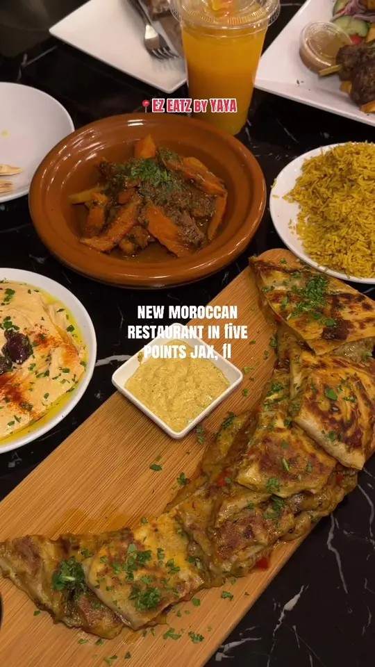 Ez Eatz By Yaya in Jacksonville showing review, zaalouk (eggplant dip), hummus (vegan), msemen pie, kefta tagine, brisket sandwich, summer breeze smoothie, video by teresatpham on TikTok