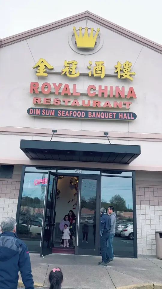 Family Restaurant in Duluth showing dimsum, asian snacks, hot tea, tripe, pork ribs, dumplings, video by therbfreviewer on TikTok