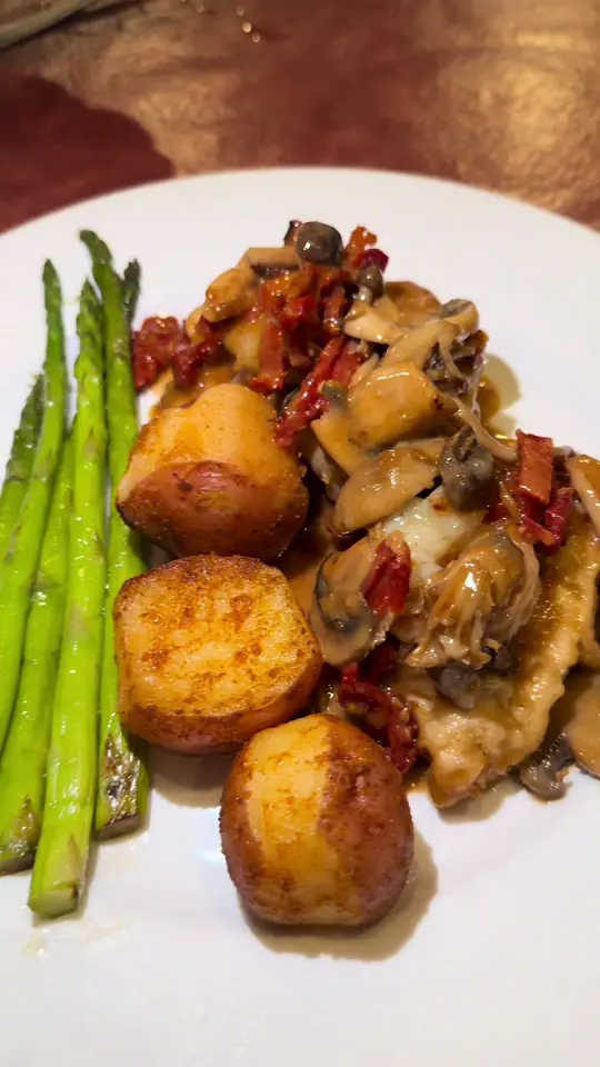 Fernando’s Dockside Grille in Port St. Lucie showing food, portuguese chouriço flambé, shrimp mozambique, chicken mara e monte, bifanas portuguese style, pastel de nata, video by ley_noire on TikTok