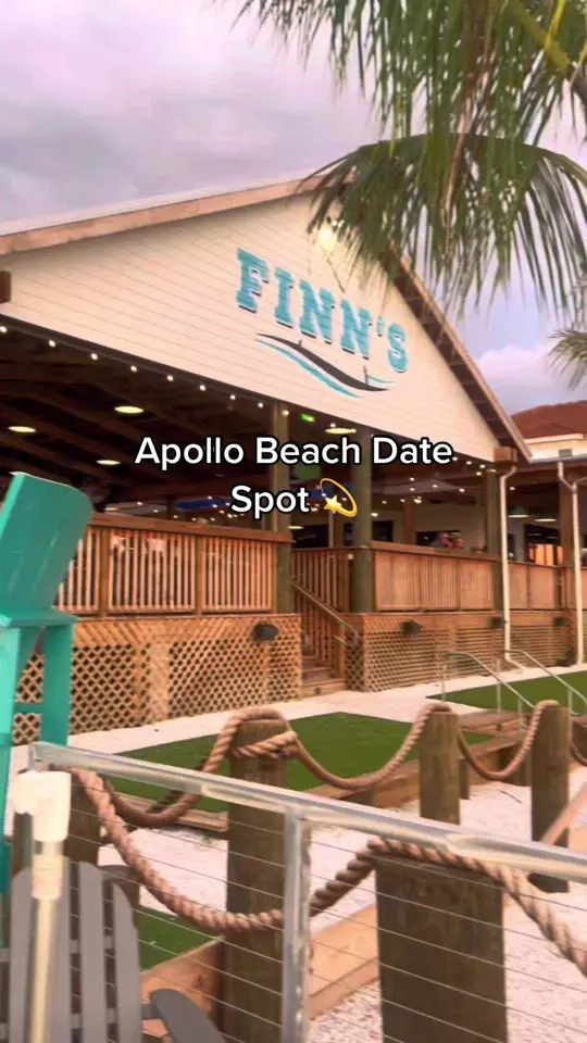 Finn's Dockside Bar & Grill in Apollo Beach showing visit, atmosphere, video by jackndiana on TikTok