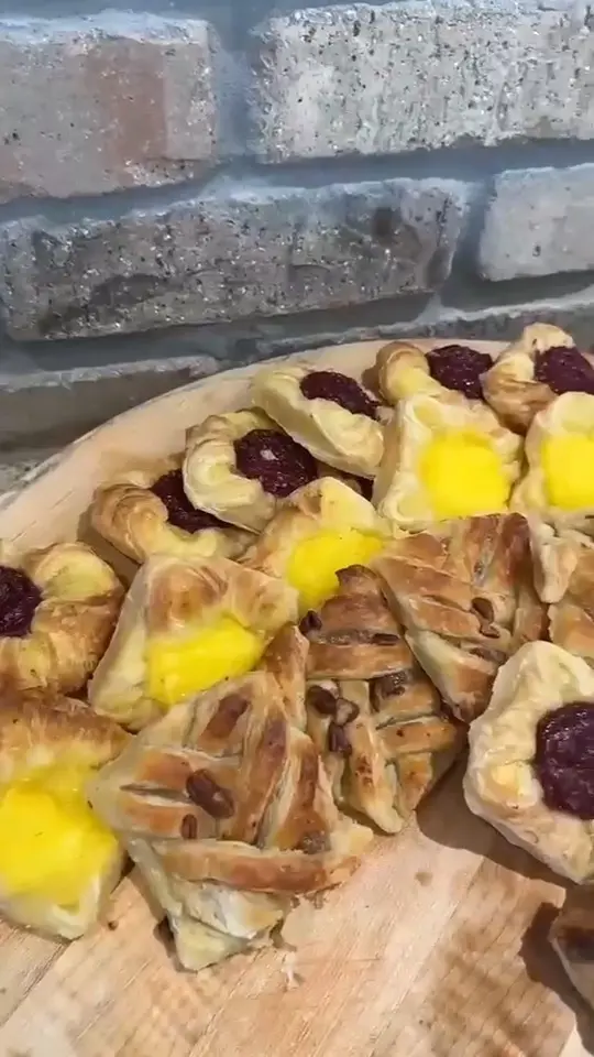 Finns Restaurant in Kissimmee showing breakfast, buffet-style breakfast, video by Encore Resort on Facebook