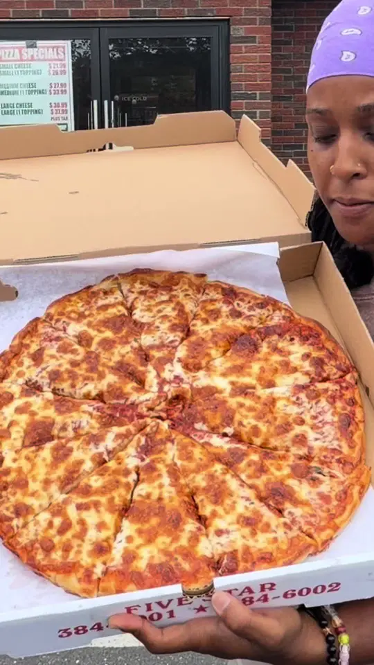 Five Star Pizza on TikTok, video by jaybknowinnn