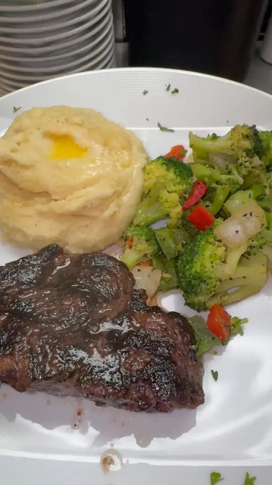 Flambo Island Cuisine in Sarasota showing restaurant visit, atmosphere, video by Flambo Island Cuisine on Facebook