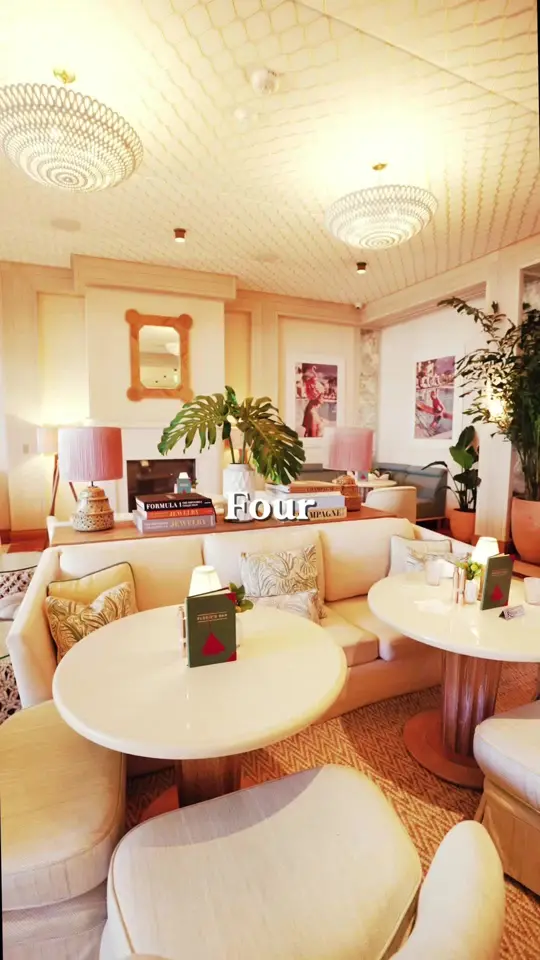 Florie's Bar in Palm Beach showing dinner, restaurant visit, experience, video by thehungrypost on TikTok