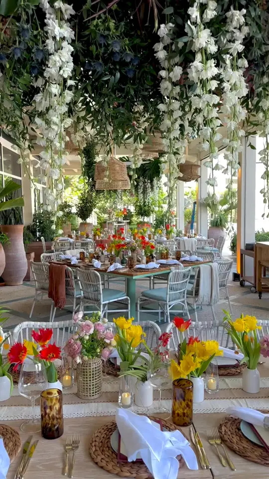 Florie's Bar in Palm Beach showing restaurant, dining experience, ocean views, live-fire cooking, chef-curated dishes, video by Discover The Palm Beaches on Facebook