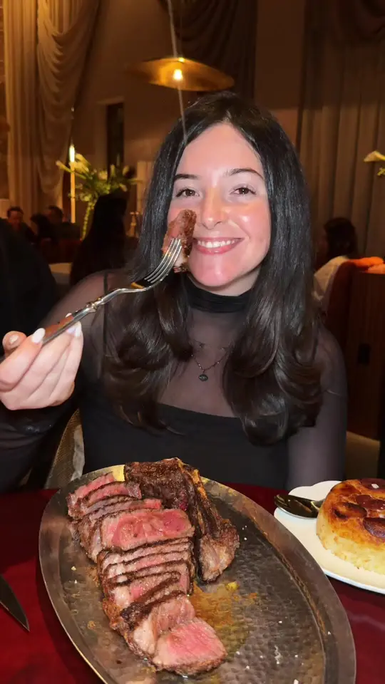 Fooq's in Miami showing visit, restaurant atmosphere, video by treatyoselfeverywhere on TikTok