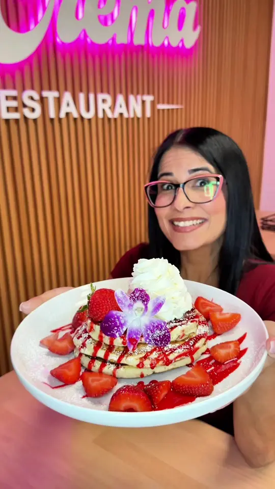 Fresas Con Crema in Lake Worth showing restaurant visit, picaña bowls, arepas, hamburgers, tacos, tostones, video by aizajara on TikTok