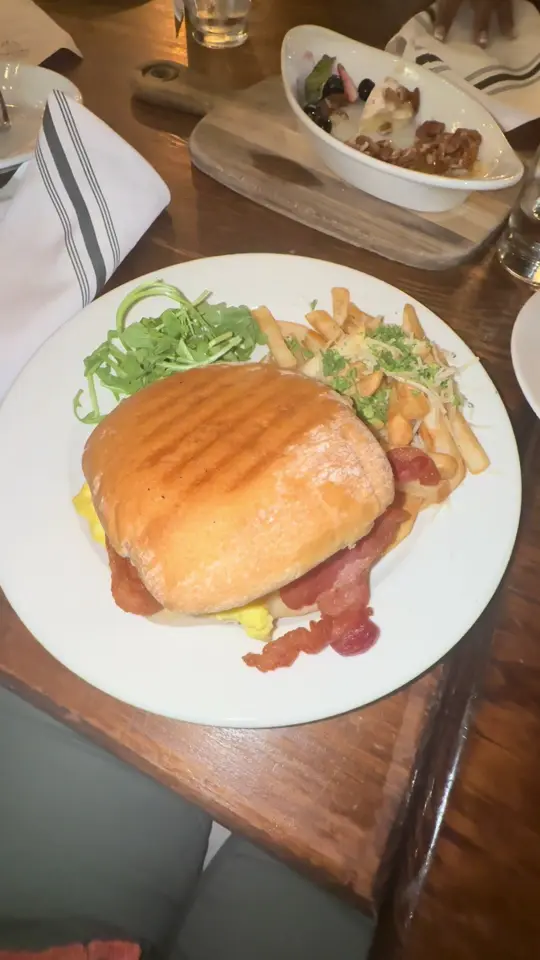 Fresco Italiano in Tifton showing brunch, cozy atmosphere, video by allaboutalasia on TikTok
