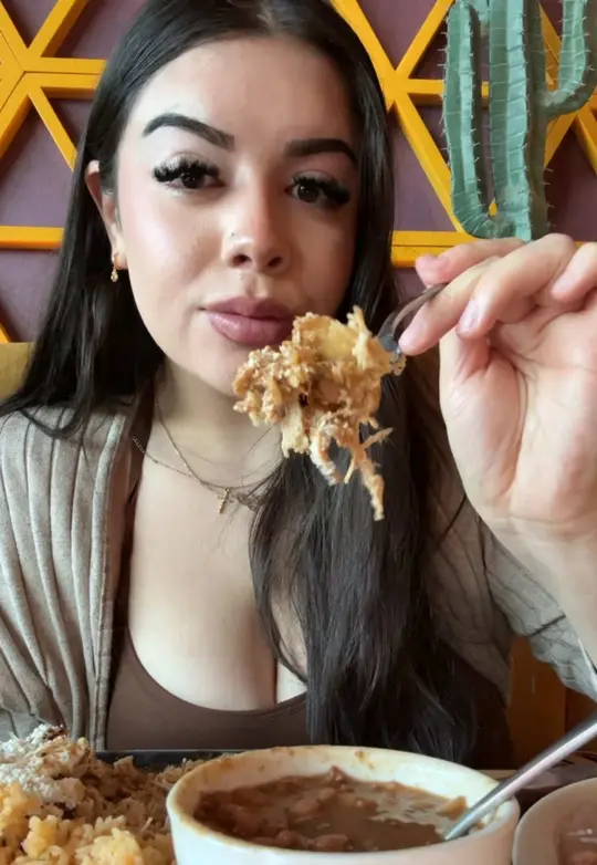 Frontera Mexican Kitchen in Lawrenceville showing review, visit, atmosphere, drinks, margarita, food, burrito al carbon, chicken enchiladas, video by val4hunnid on TikTok