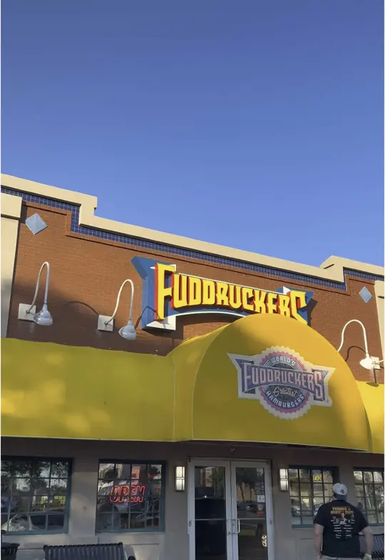 Fuddruckers in Pembroke Pines showing cheeseburger, fast food review, video by laurenwhitney27 on TikTok