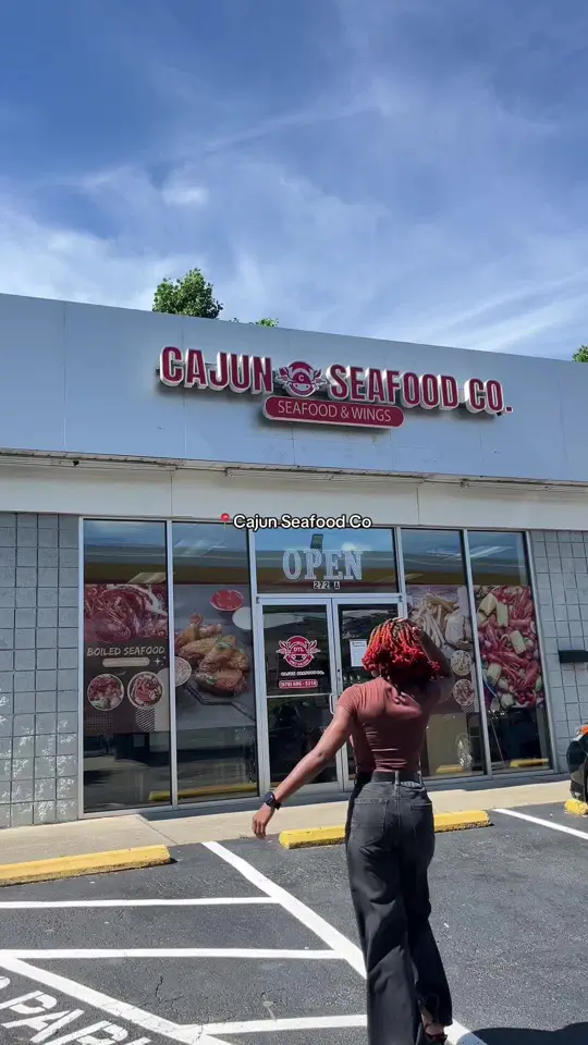 Gainesville Seafood Market & Eatery in Gainesville showing review, visit, peach tea, fried shrimp box jumbo shrimp 1/2 hot, garlic butter noodles, beignets, video by blackgirlandnoods on TikTok