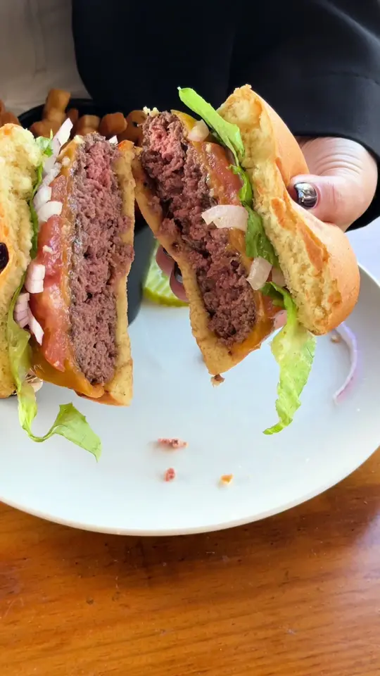 Galuppi's in Pompano Beach showing food, bottomless tacos, live bands, drinks, video by galuppis_pompano on TikTok