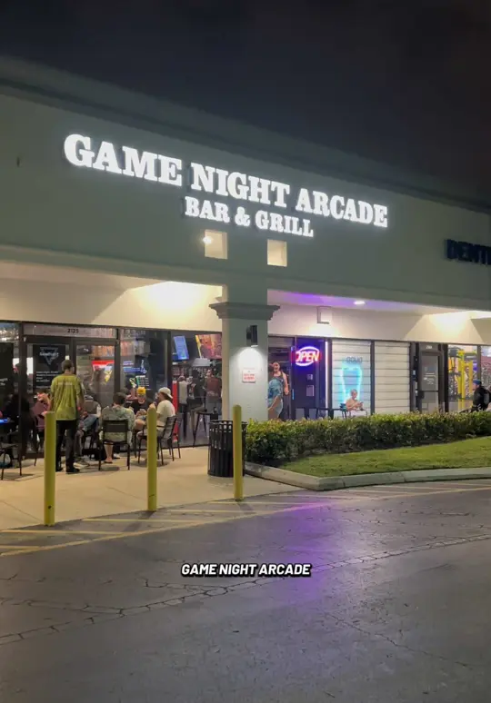 Game Night Arcade in Coral Springs showing visit, atmosphere, video by luigentv on TikTok