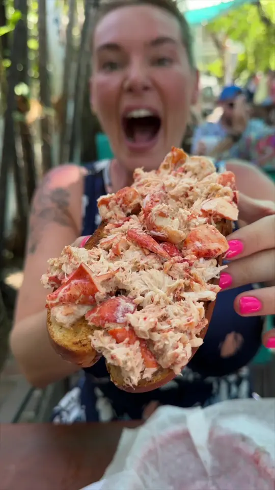 Garbo's Grill @ Hanks! in Key West showing review, visit, seafood, burger, steak, tacos, video by devourpower on TikTok