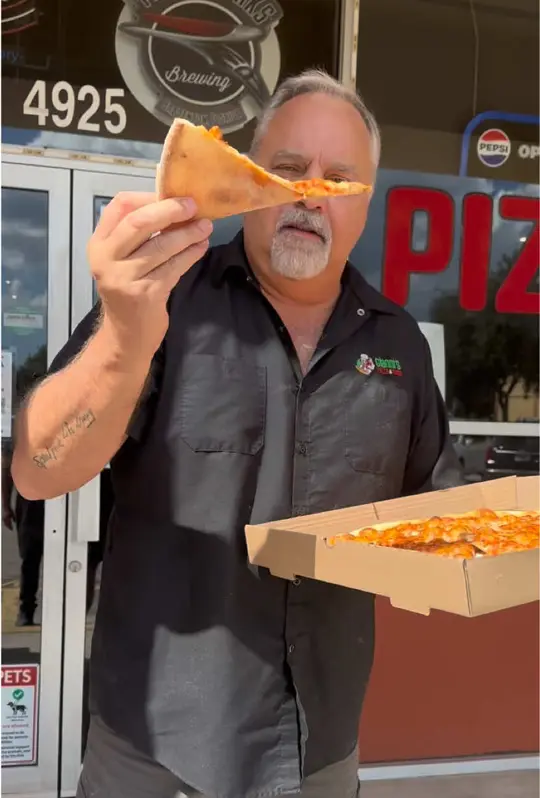 Gianni's Pizza & More in Bradenton showing restaurant visit, pizza, video by giannis_pizza_and_more on TikTok