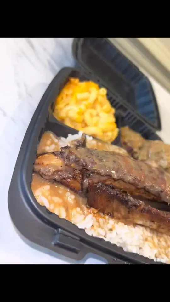 Gigi’s in Reidsville showing food, turkey wing, video by Ricky N. Devoe Jr. on Facebook