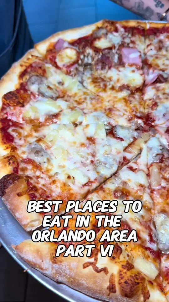 Giovanni's Pizzeria & Kitchen in Davenport showing review, pizza, pasta, cannolis, video by foodyfellowship on TikTok